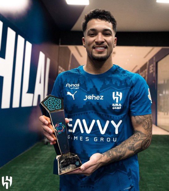 جـوستافو . tweet media