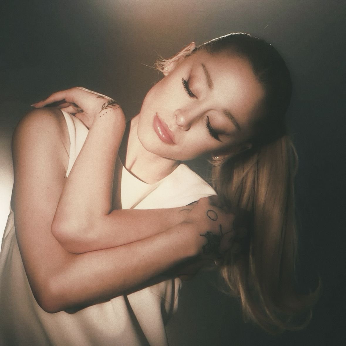 pop_insider 🤍🖤 tweet media