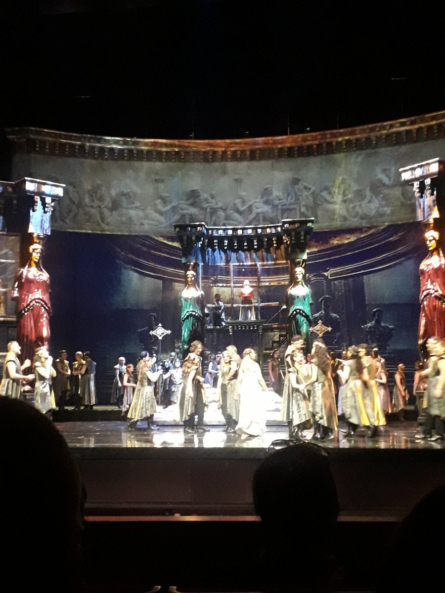 tugcemozkaya's tweet photo. #edusa 
Sahne sanatlarının her bir dalı özenle kullanılmıştı. Dansçılar, orkestra,dijital görsel şölen, dekor, kostümler, opera sanatçıları...
Bir operadan daha fazlasıydı...
Her anını tüm salon büyülenmiş olarak izledik ♥️ 
Fırsatınız varsa mutlaka gidin 😊
#akm https://t.co/TRETgKk63h