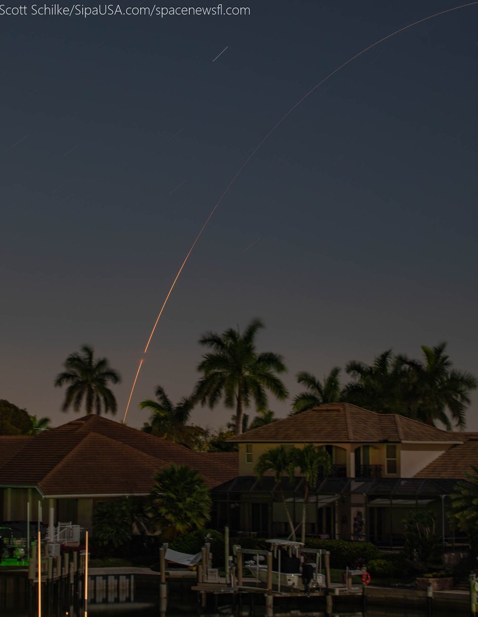 SchilkeScott's tweet image. April 4th at 1:46 AM EDT early morning hours with a beautiful cloud free sky #ULA launched their first #AtlasV 551 mission in 2026 for #Amazon Leo LA-05 satellites looking Northeast from Marco Island Florida over 200 miles away west coast. Red glare is much fainter than SpaceX