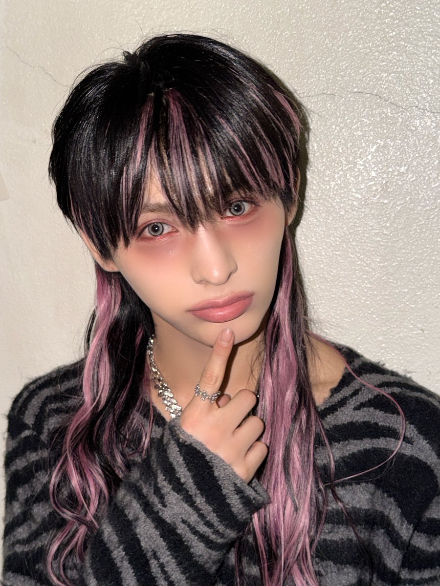 ALL(H)OURS tweet media