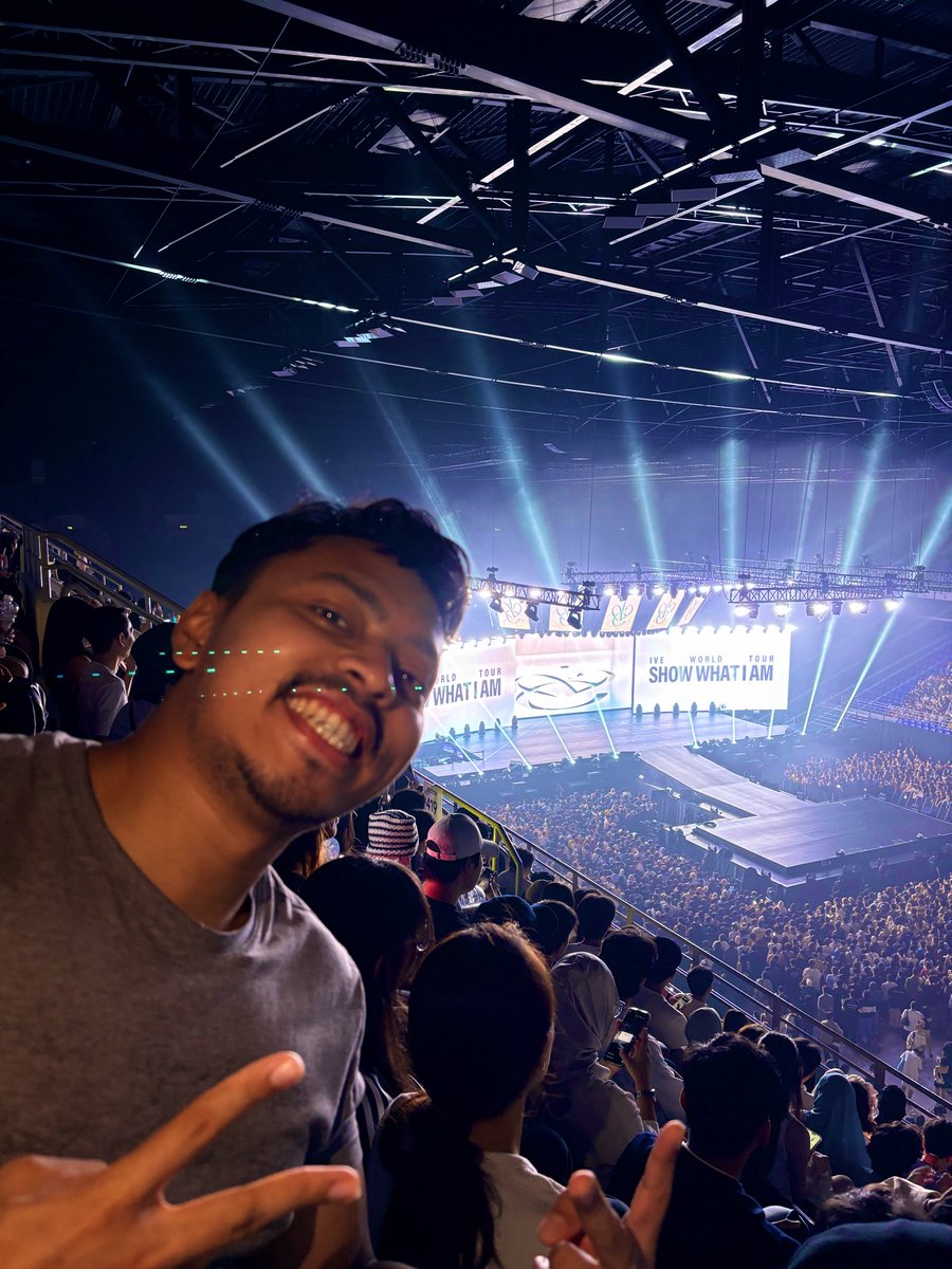 basyircool's tweet photo. Thank you for the amazing night @IVEstarship https://t.co/ufZe9sljBc