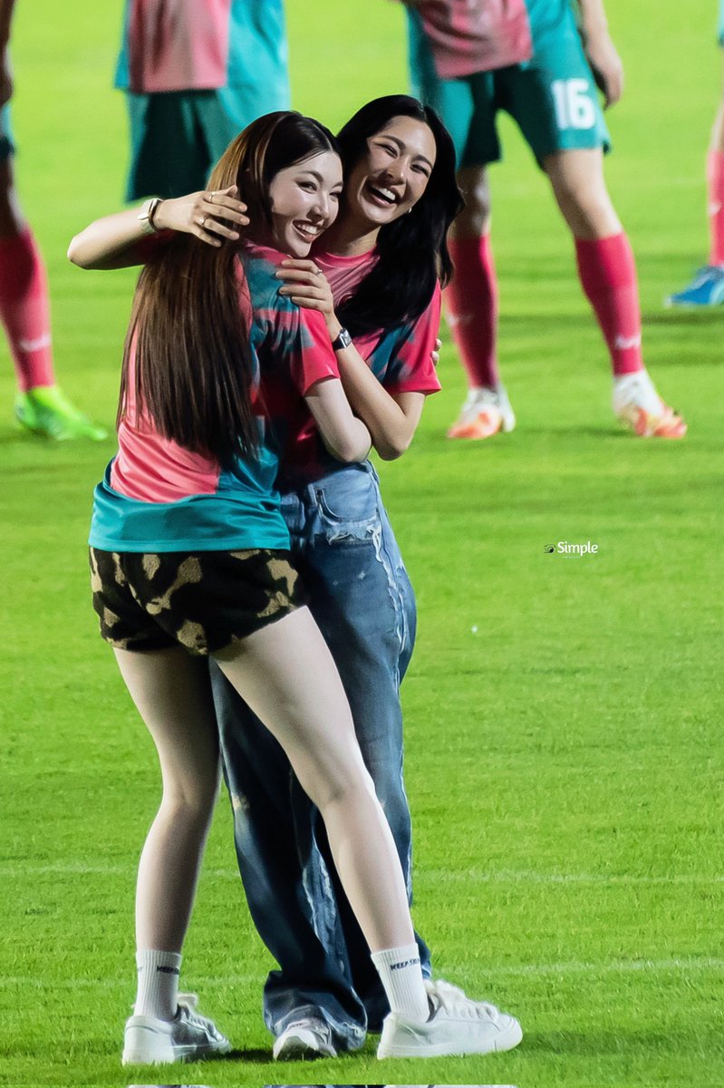 SixtynineSimple🌈 tweet media