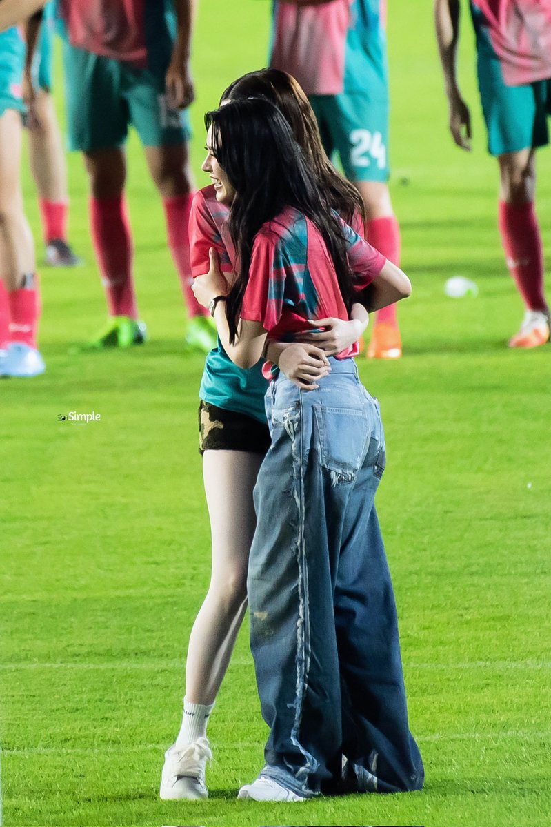 SixtynineSimple🌈 tweet media