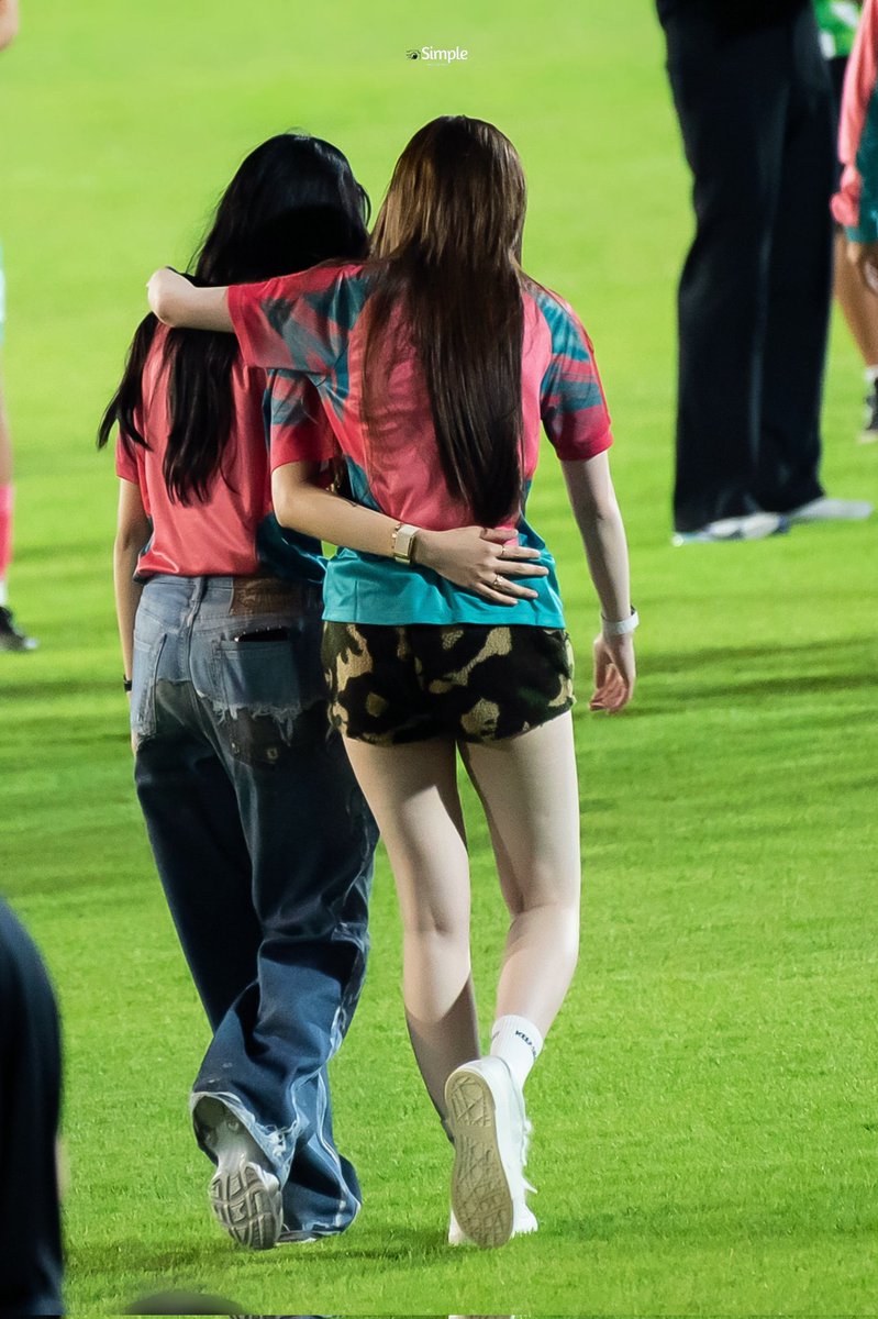 SixtynineSimple🌈 tweet media