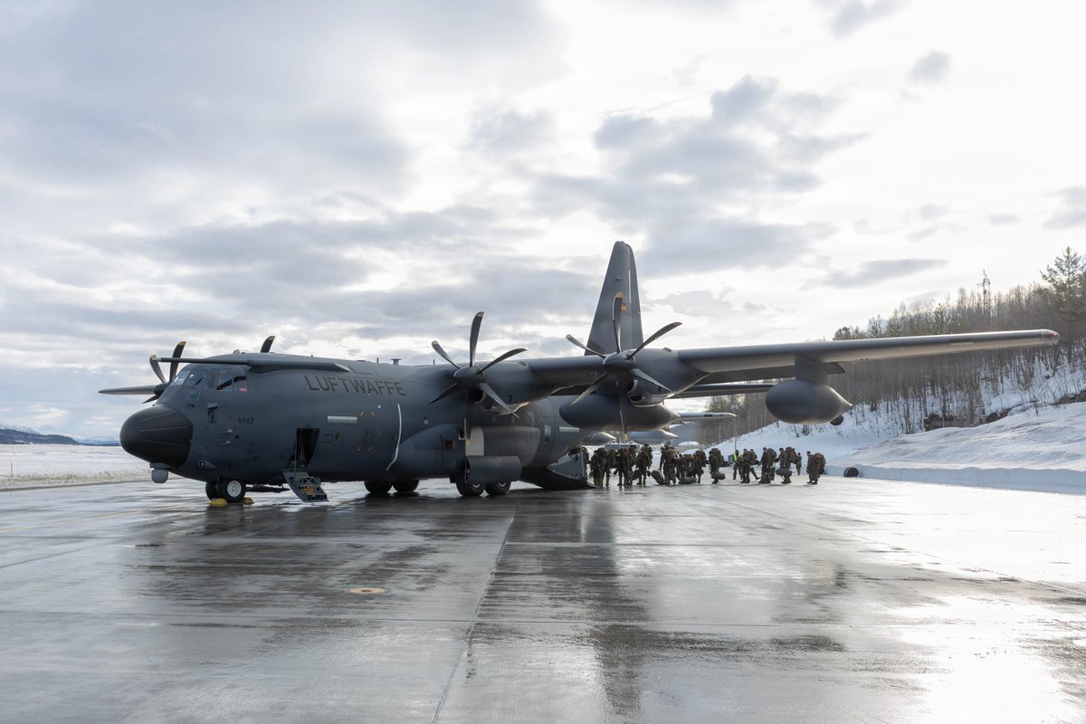 Roberto_yeager's tweet image. Hoy en aparatos exóticos...
Un #Lockheed C-130J-30 #Hercules del #BATS (Binational Air Transport Squadron, el escuadrón conjunto franco-germano) en Bardufoss AB, Noruega