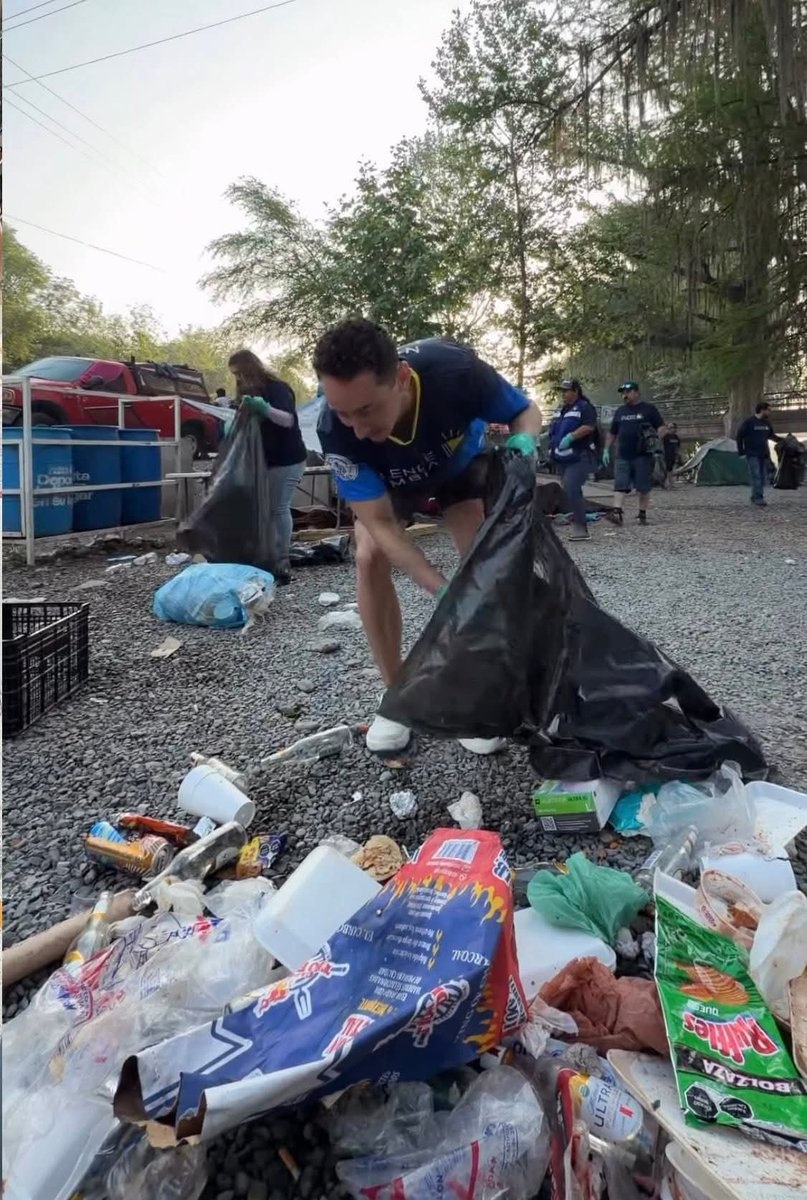 Estás fotos las encontré en una página de Allende, si van al río llevense su basura, seamos consientes que el río es de todos nosotros, de nosotros depende cuidarlo.