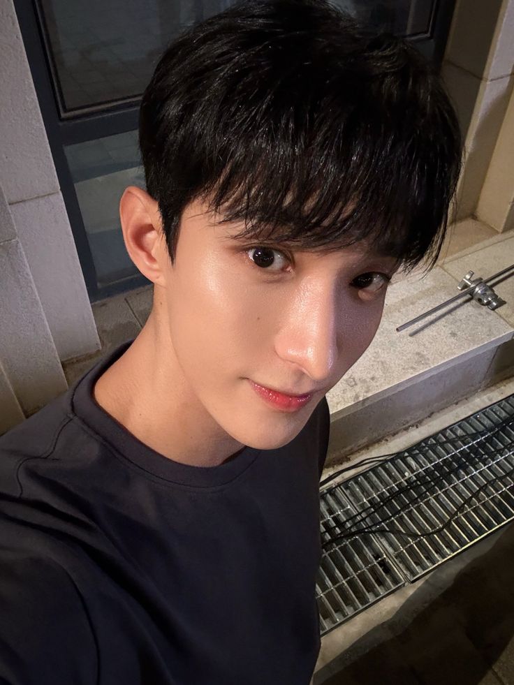 r • new edit 📌 tweet media