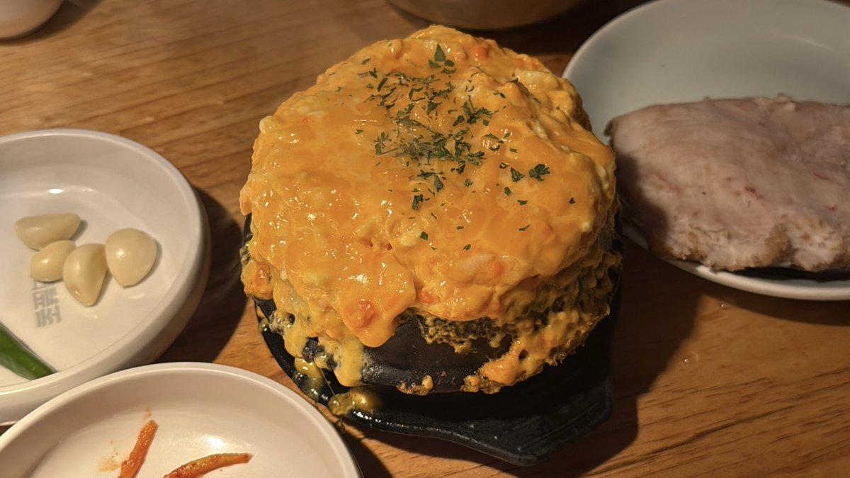 오늘 내가 부산 와서 얻은 거:

♡.. 전포 프리윌피자 에그포테이토피자+알배추샐러드 무조건 시켜..(생맥주도 ㅁㅊㄴ임)

♡.. 서면 초필살돼지구이 (껍데기에 오겹살 먹으면 주겨주내요~,,)