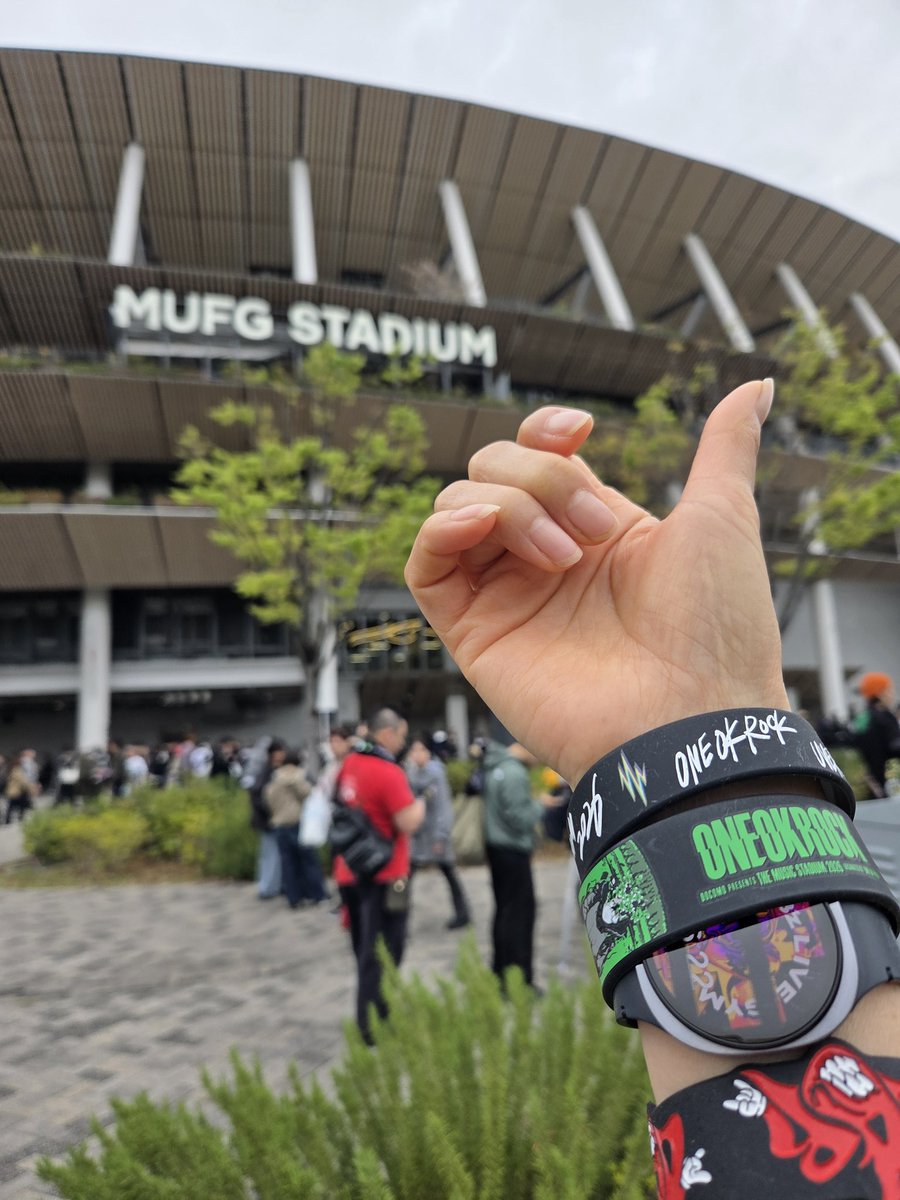 midomaro's tweet photo. おつかれー!✊ワンオク×UVERライブでした!２人の約束の場所へ🏟️😊
UVERは18年ぶり?!時の流れに驚く😲
時計⌚はFYOP仕様デス❤️‍🔥😆

#ONEOKROCK 
#UVERworld
#国立競技場 https://t.co/SwO27p3iEY
