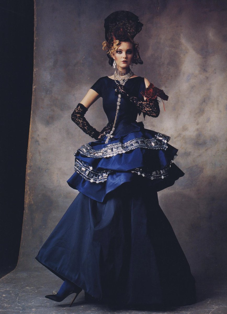 La Mode Unknown tweet media