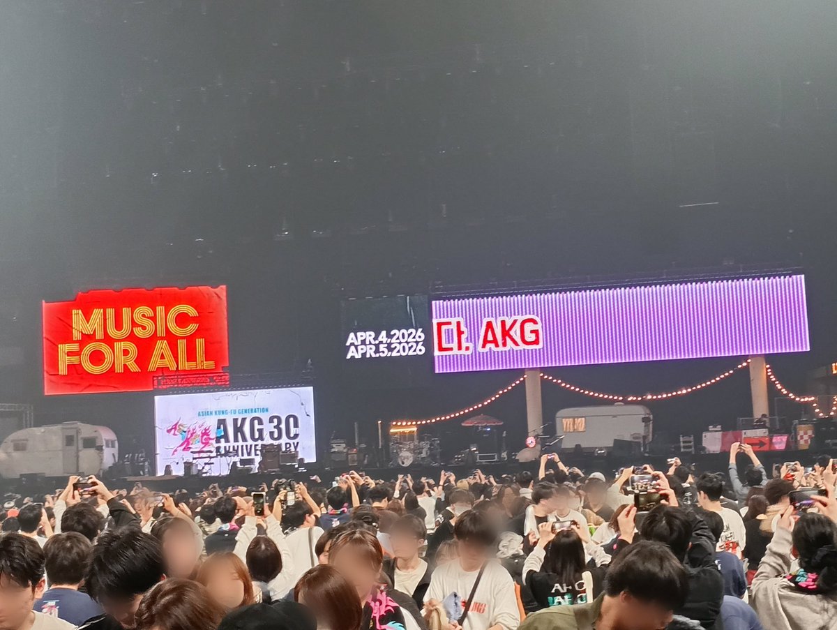 blue_bluespring's tweet photo. ASIAN KUNG-FU GENERATION 30th Anniversary Special Concert “Thirty Revolutions”
今日も楽しかった！！サンデイと粉雪が久しぶりに聴けて嬉しかったー！アンコール前に時計見たら2時間半経ってて驚いた。時間あっという間！ https://t.co/ZQzLG0B4Dk