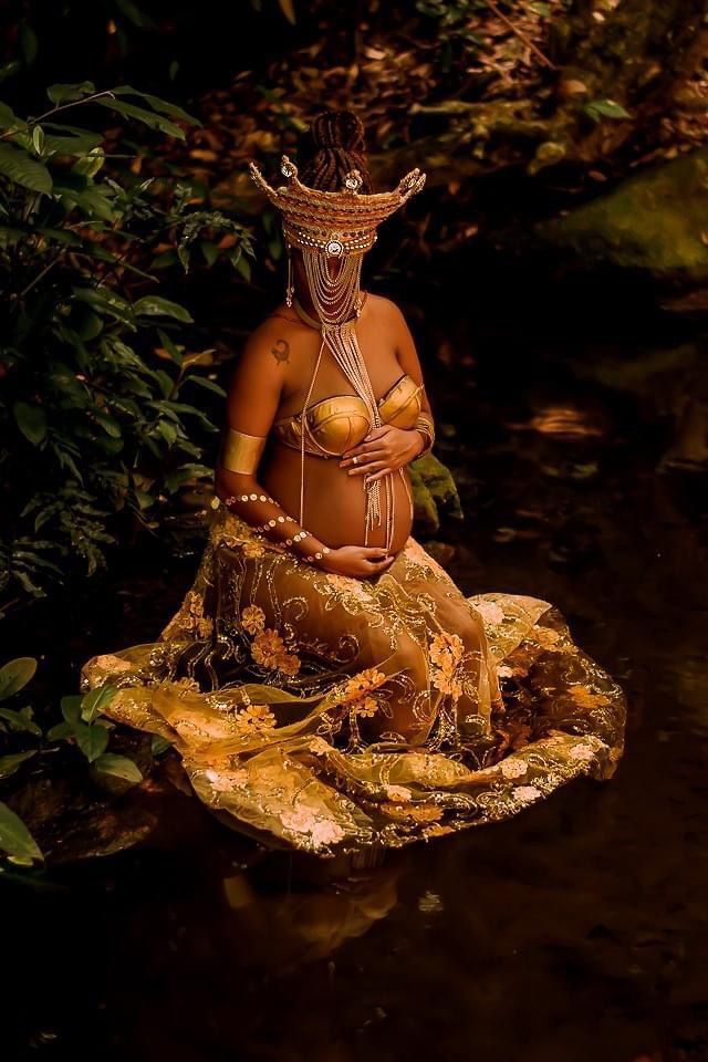 AlexOfCards's tweet photo. Ora yê yê mamãe Oxum! Que a prosperidade reine neste sábado.👑💛🪞✨️🍯📿 https://t.co/jiDynxKPGk