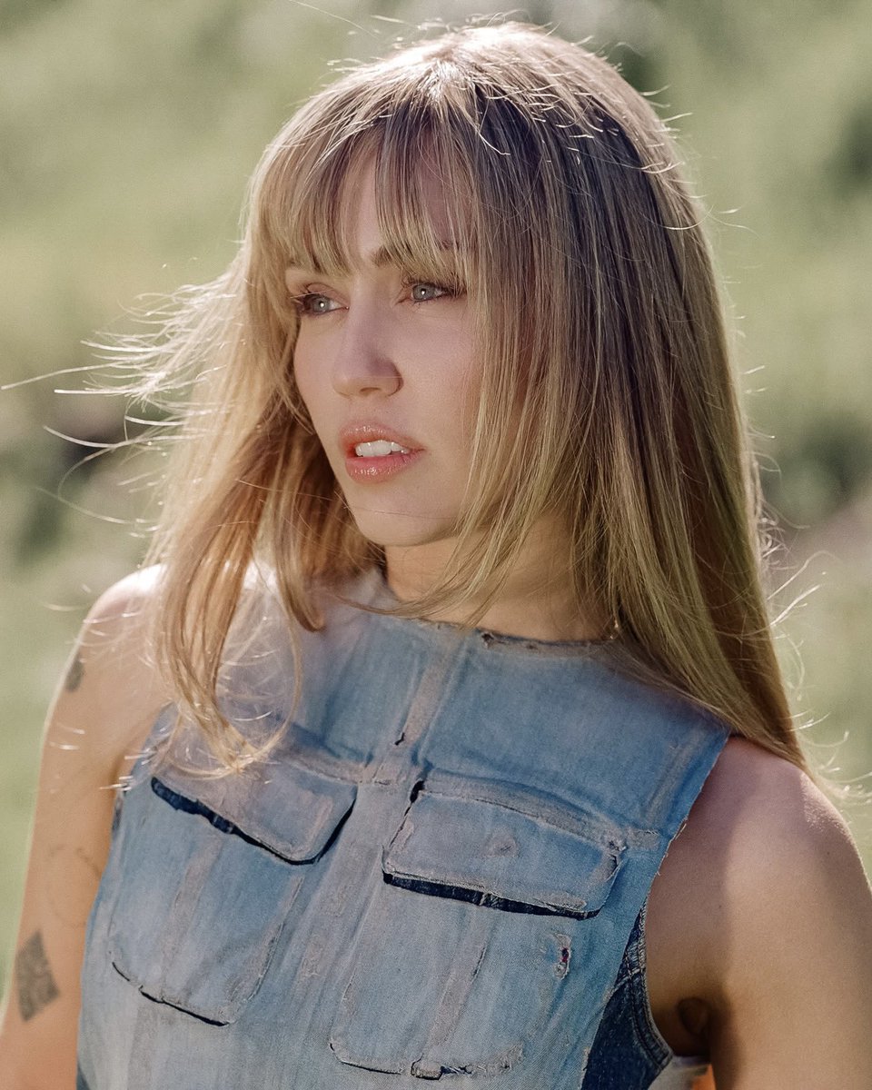 Miley Cyrus Italia tweet media