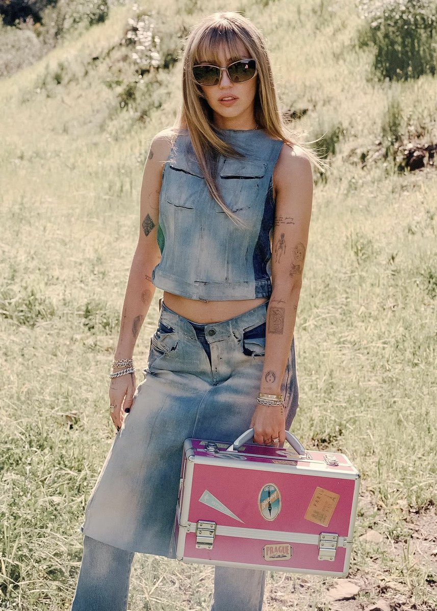 Miley Cyrus Italia tweet media