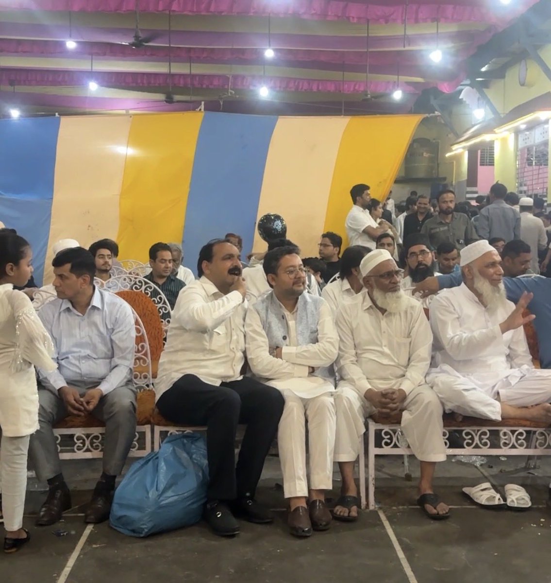 drmerajhusain's tweet image. अमरोहा में अपनों के साथ। #Amroha