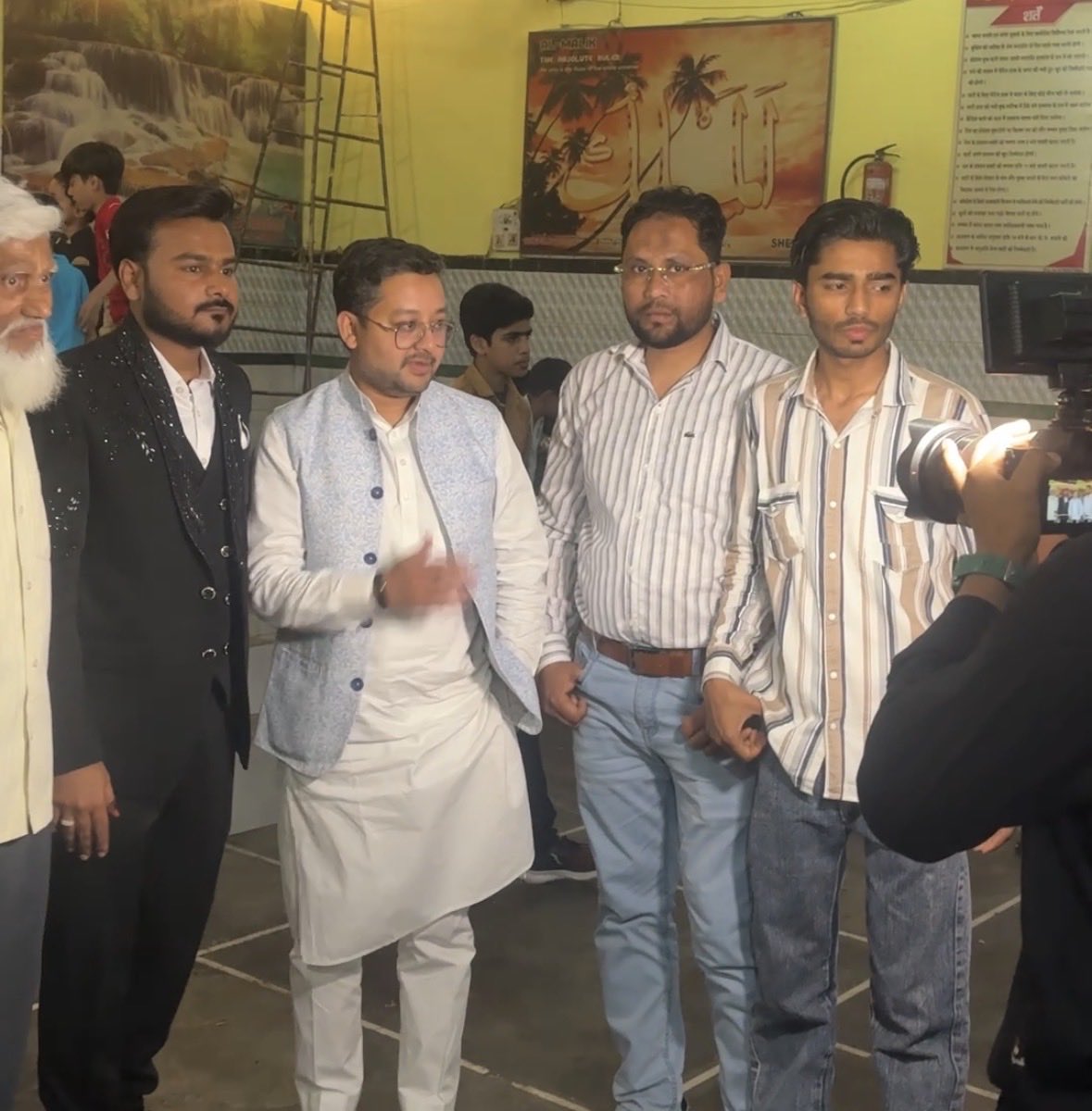 drmerajhusain's tweet image. अमरोहा में अपनों के साथ। #Amroha