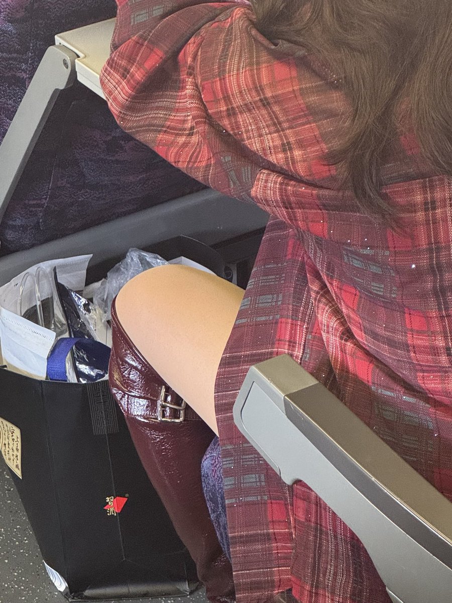 xin056541's tweet photo. 骚娘们 #少妇 #熟女 #丝袜 #高跟 https://t.co/D1ruEt4tHE