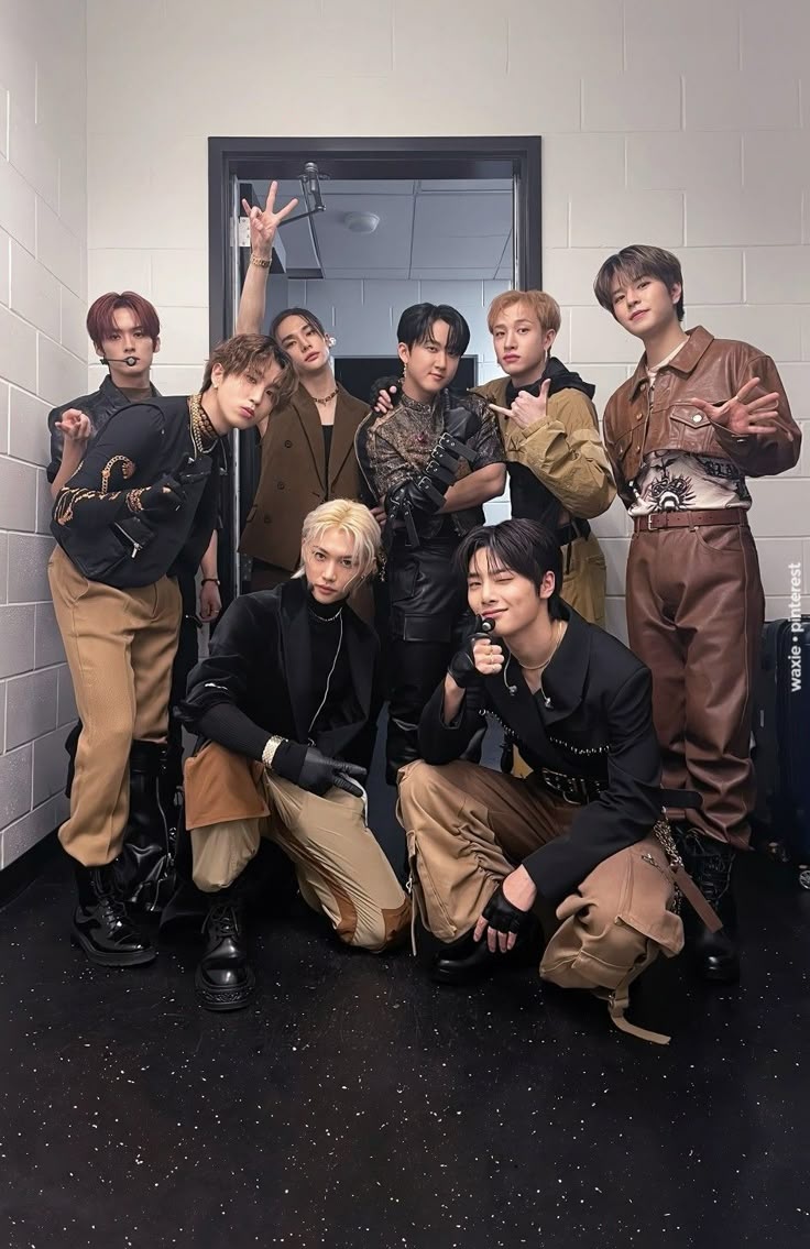 SKZ Crave tweet media