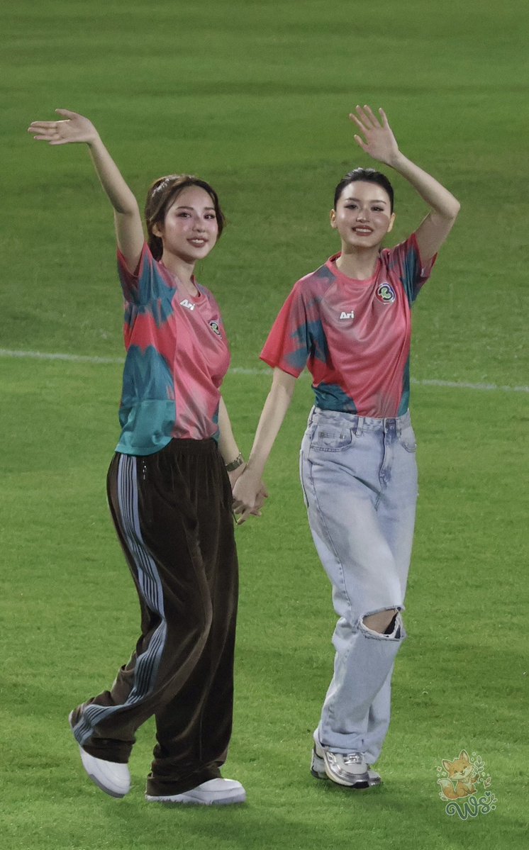 N ☀️ tweet media