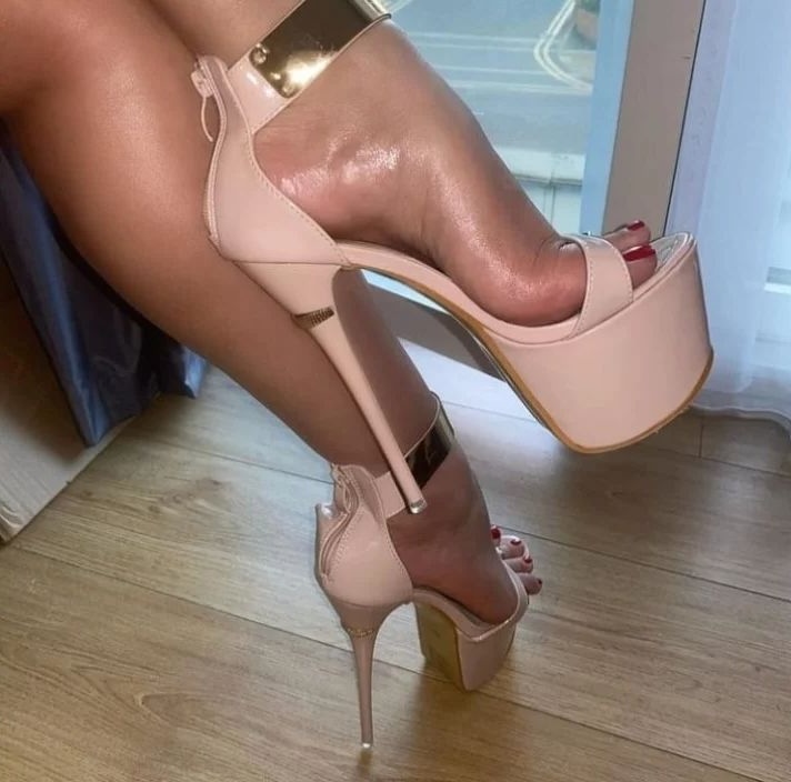 High on Heels tweet media