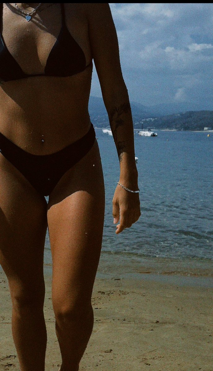 Italian Goddess tweet media