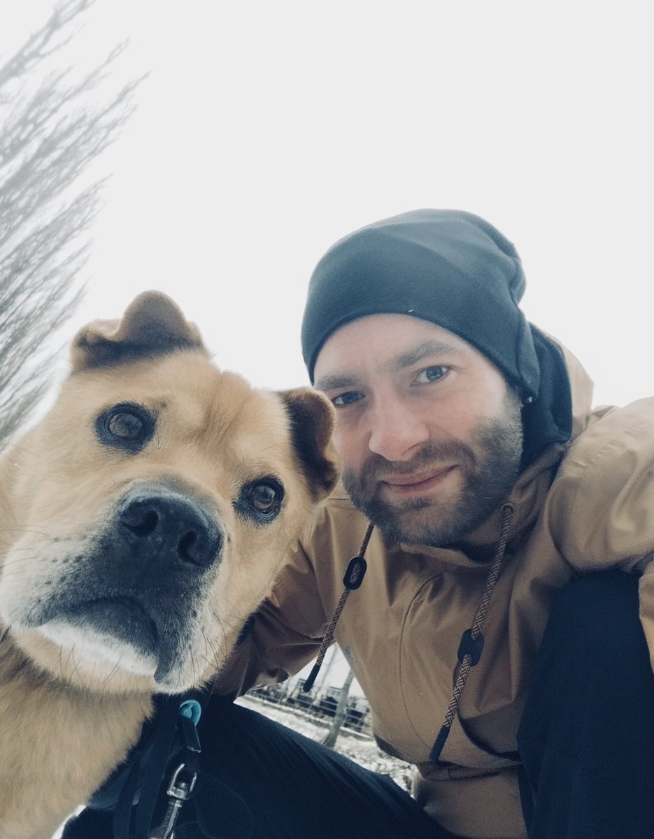 Muž ve stínu tweet media