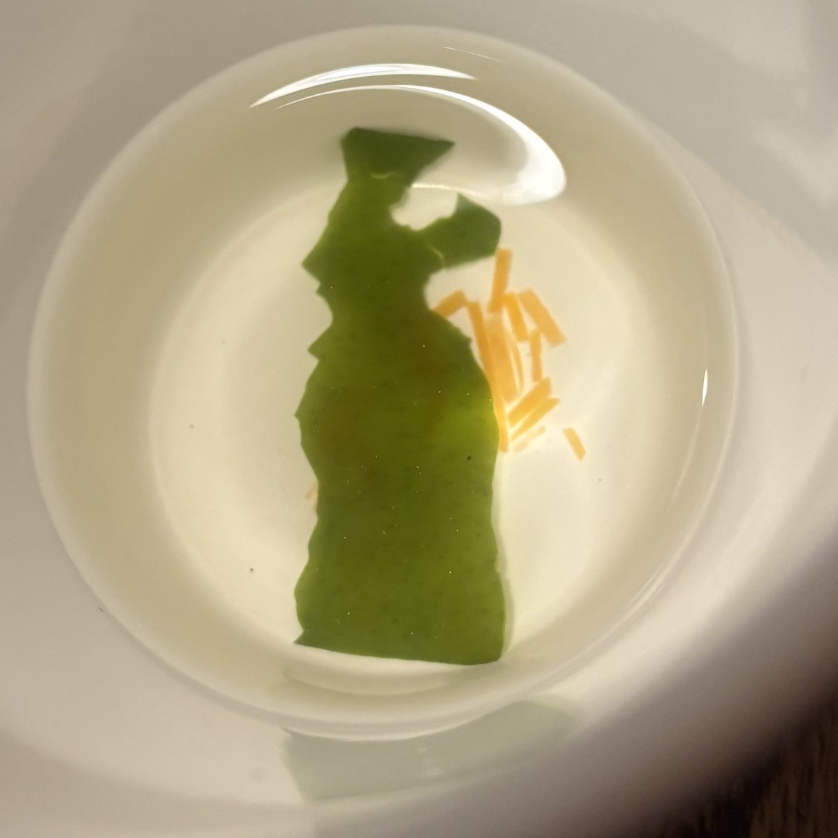 shiki773's tweet photo. ランチで飲んだワカメスープが赤ちゃんを抱く女の人に見えたのでchat GPTに絵にしてもらいました。良き https://t.co/EGsjDi8jfR
