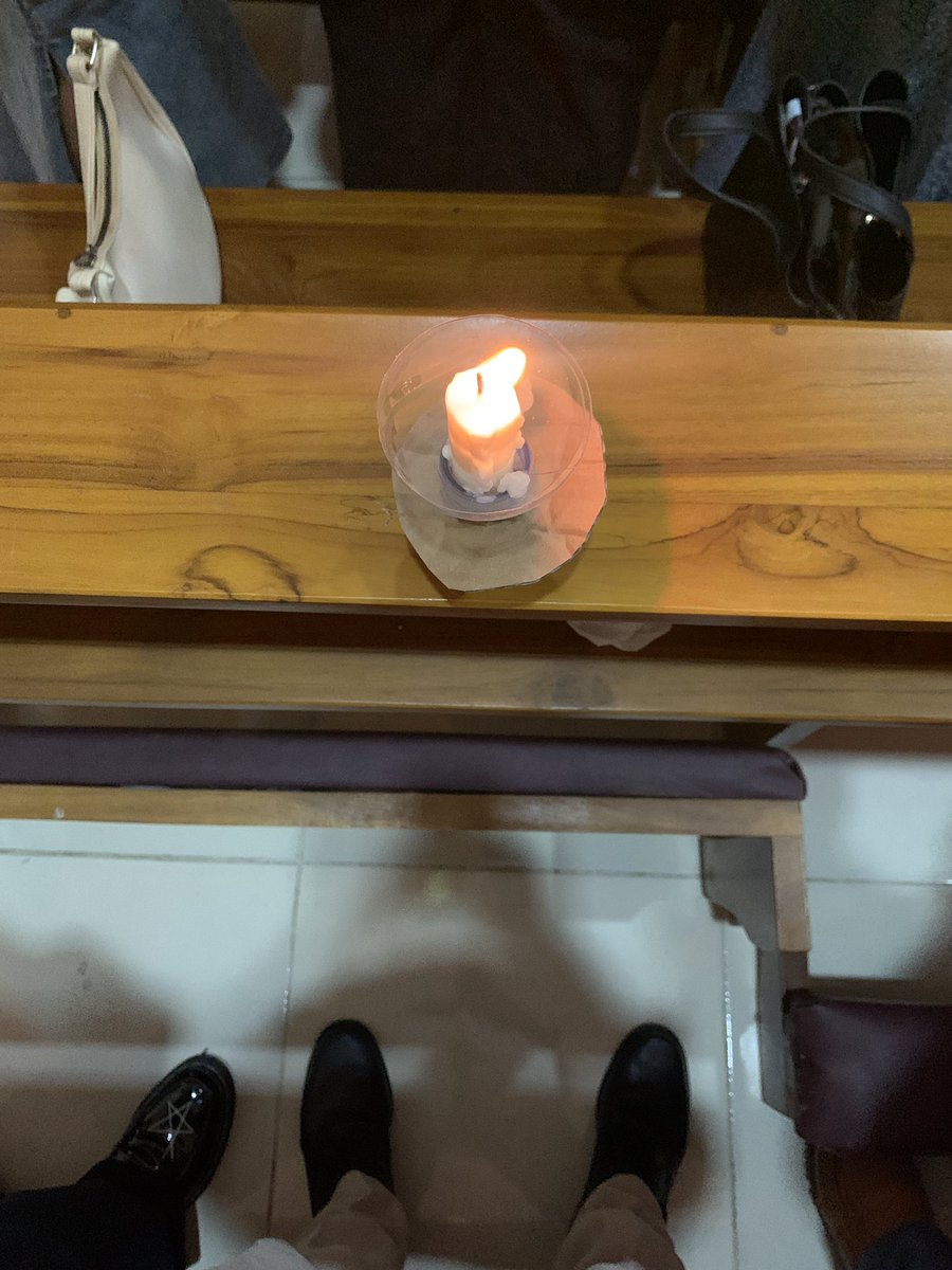 edyworld__'s tweet photo. Pengen foto estetik lilin paskah tapi malu bgt ngangkat hp buat foto https://t.co/cdcu3hJfB7