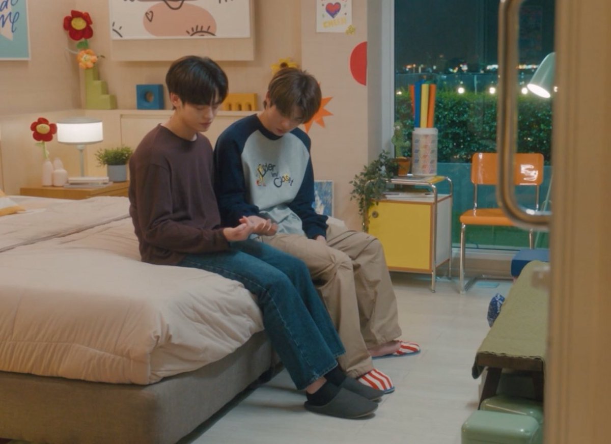 DUANG WITH YOU EP10
#ด้วงกับเธอEP10

ที่ผ่านมาฉินผ่านมาได้ยังไง ชั้นร้องไห้ไม่หยุดเลย ตั้งแต่เด็กมันไม่ใช่แค่แบบการดุด่าแต่มันคือแบบการทุบตีนะ แล้วพ่อแม่ก็ไม่เคยที่จะกอดหรือทำความเข้าใจฉินนะตอนนั้นเลย พ่อแม่เลือกที่จะปล่อยผ่านไปพยายามลืมมันไป ทั้ง ๆ ที่ฉินไม่เคยลืมด้วยซ้ำ