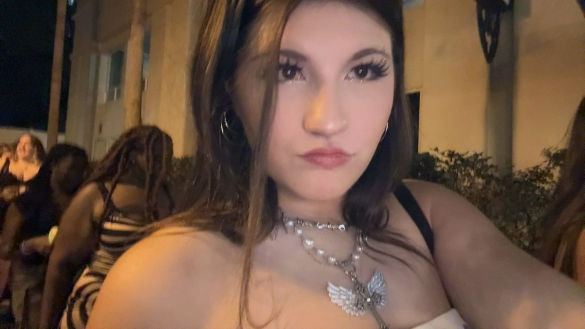 𝜗𝜚⋆₊˚ chloe || brian’s hype girl 🖤 tweet media