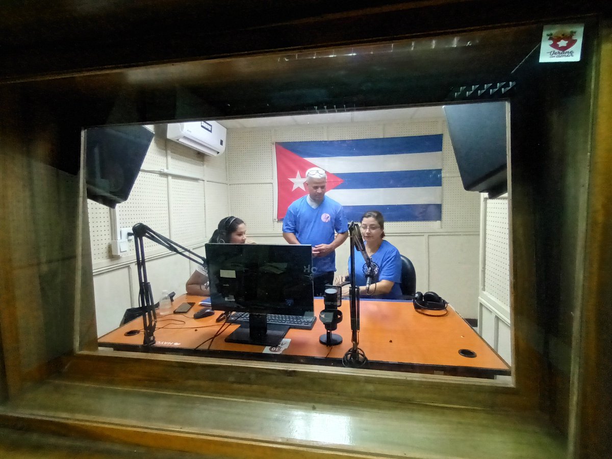 Hoy en saludo al #4DeAbril en programa La Cumbancha de Radio Ciudad Monumento presentamos concurso sobre servicios de <a href="/ETECSA_Cuba/">ETECSA</a> <a href="/AnalaisyG/">Analaisy González</a> <a href="/FonsecaOsmely/">Osmely Yudinich Fonseca Rosabal</a> <a href="/carlosr_riera/">Carlos Rafael Riera Guerra</a> <a href="/LidiaHid/">Lidia E. Hidalgo Rodríguez 🇨🇺🇨🇺♥️</a>