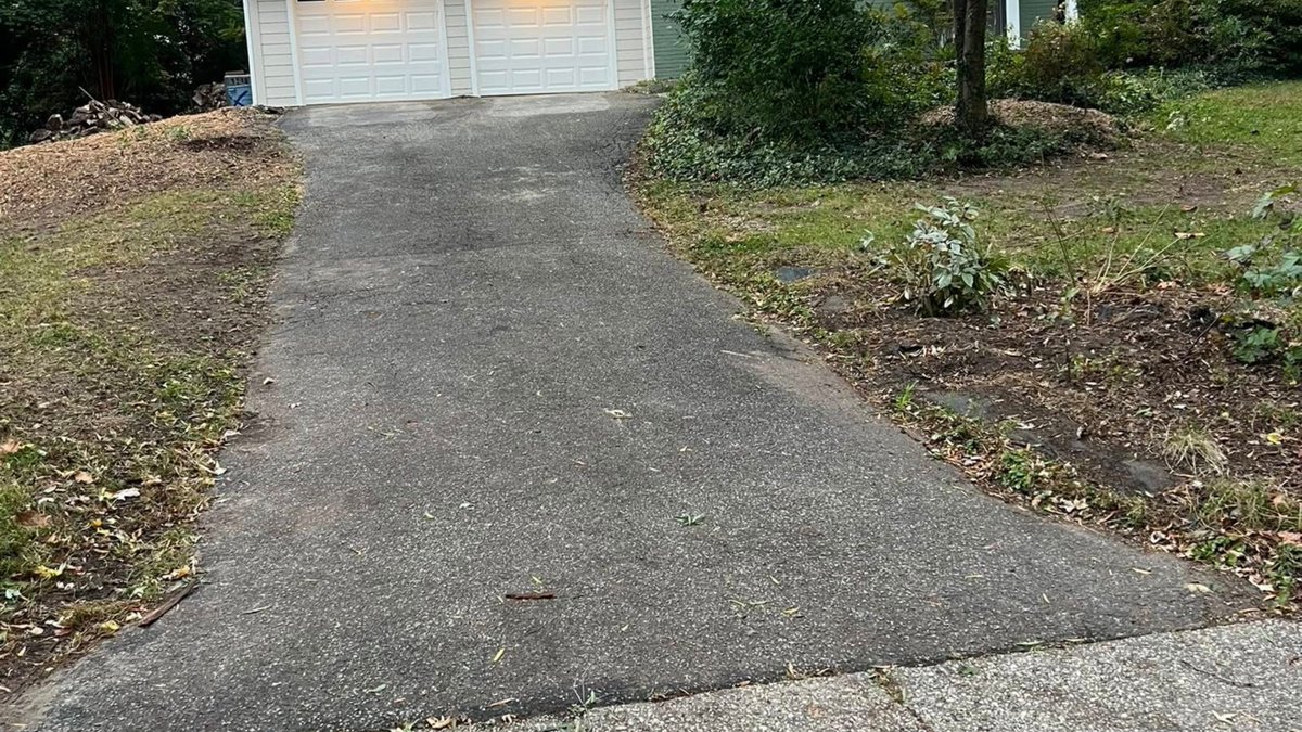 RJSonsPaving's tweet photo. Transform your pavement with our professional asphalt paving and repair services! From driveways to parking lots, we've got you covered. Contact us for a FREE estimate today! 🛣️✨ #asphaltpaving #drivewayrepair https://t.co/iKO3qc68YU