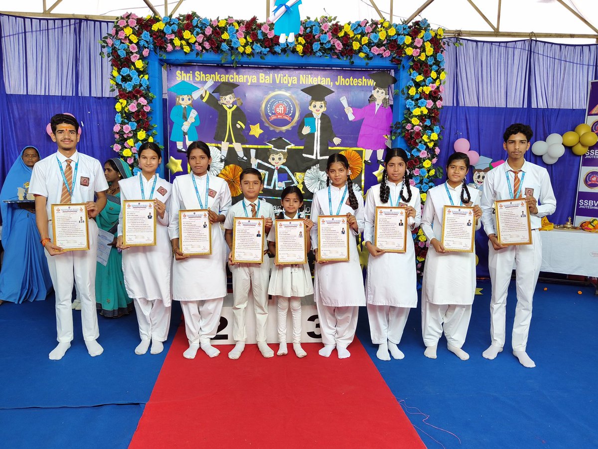 shri_niketan's tweet image. संविधान का ज्ञान, भविष्य की नई उड़ान 🇮🇳🎓
26 जनवरी के नाटक में बच्चों की शानदार एक्टिंग और संविधान पर दमदार स्पीच ने सबको किया प्रभावित! ✨
Graduation Day पर ट्रॉफी व प्रशस्ति पत्र से सम्मानित 🏆📜
#RepublicDay #GraduationDay #YoungTalent #Constitution