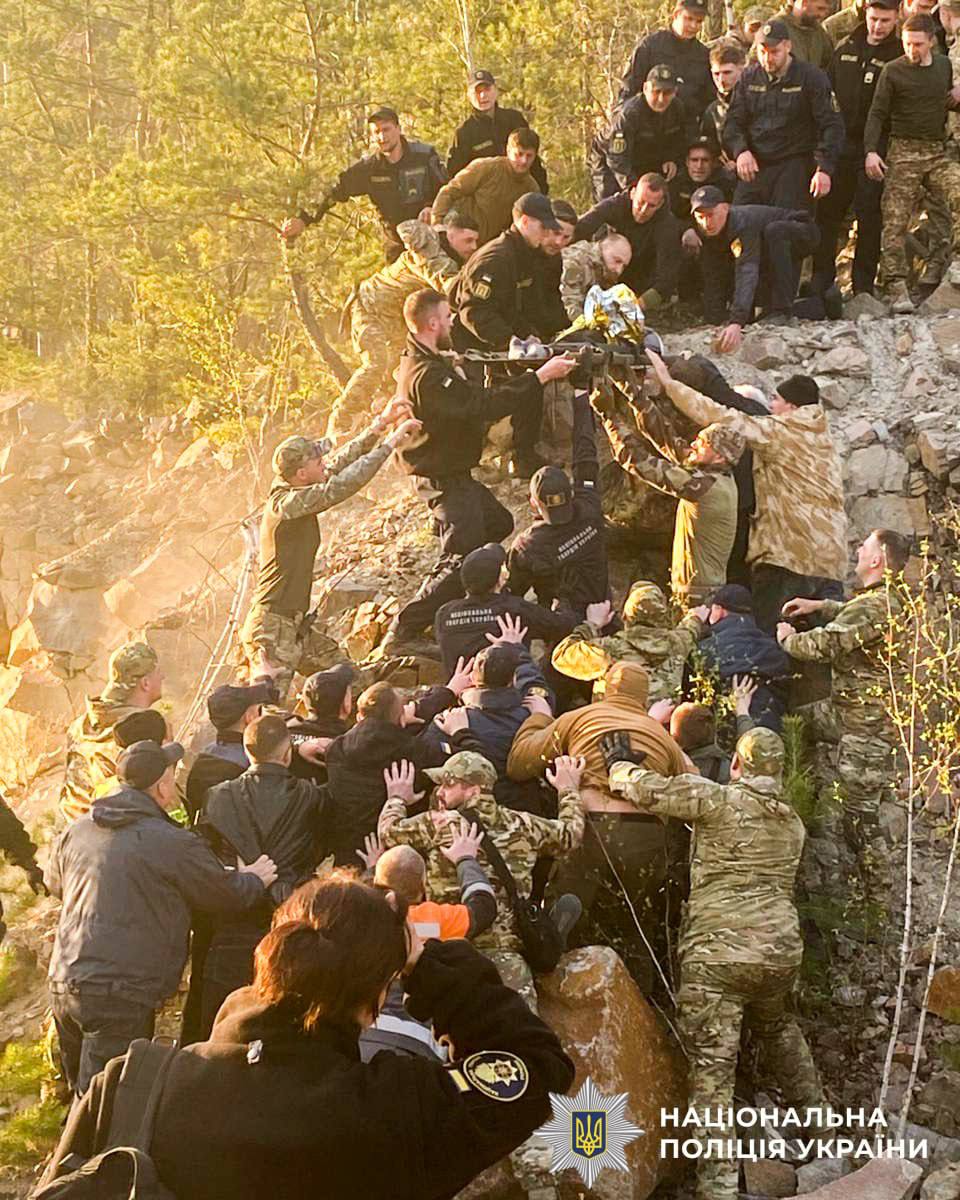 M: аr:a tweet media