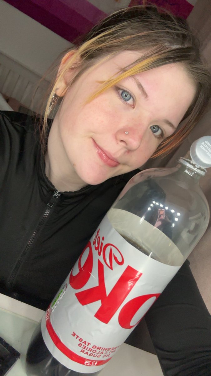 shanes pink lacy thong 🍎 tweet media