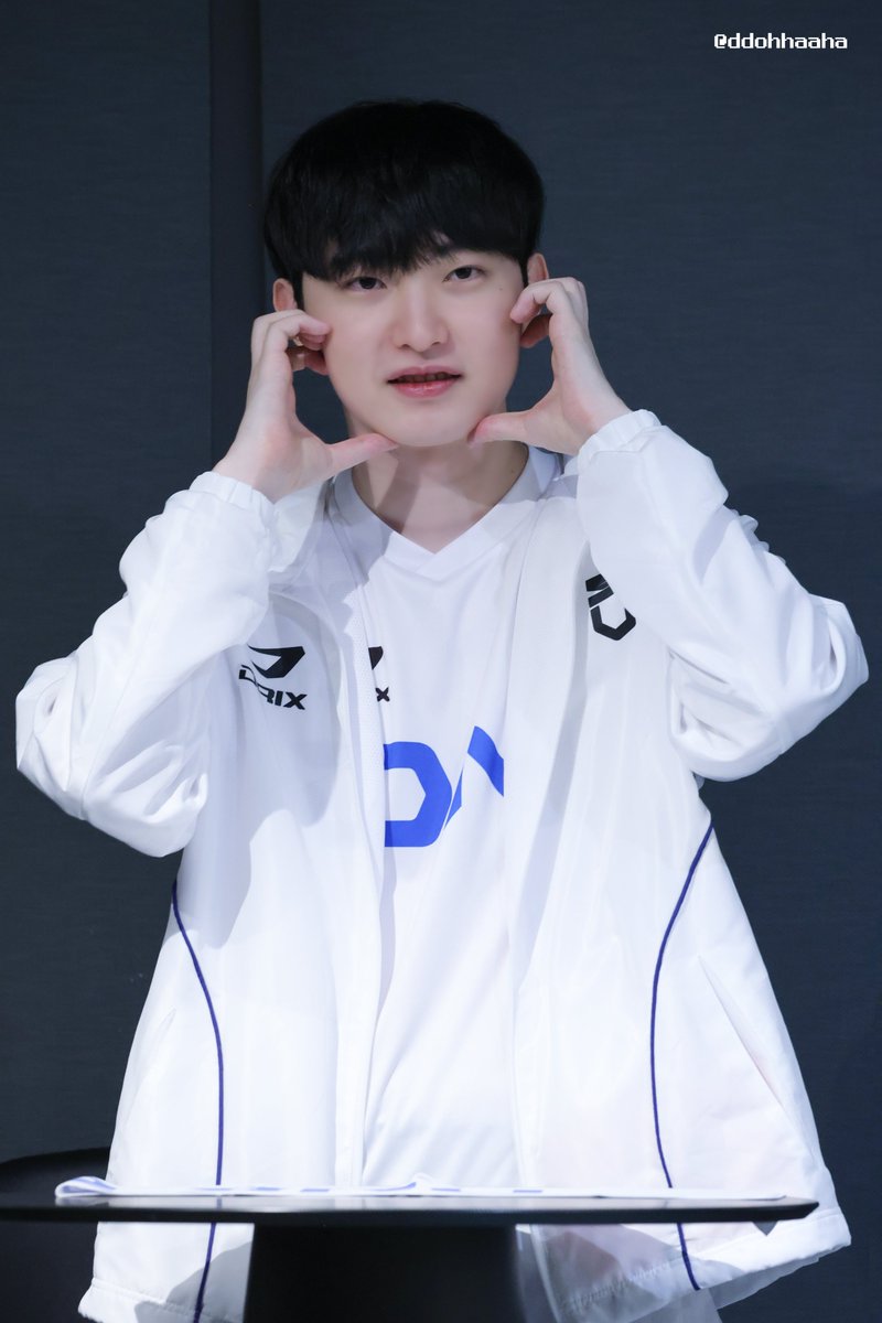 또하 tweet media