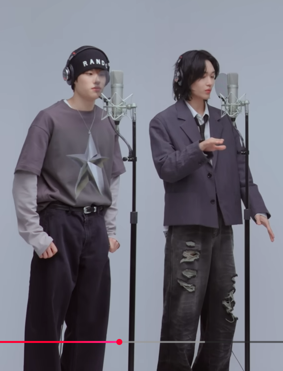 hoooom88's tweet photo. 둘이 서있는거 뭔가 커여워 ㅋㅋㅋ https://t.co/vDHnDbugWS