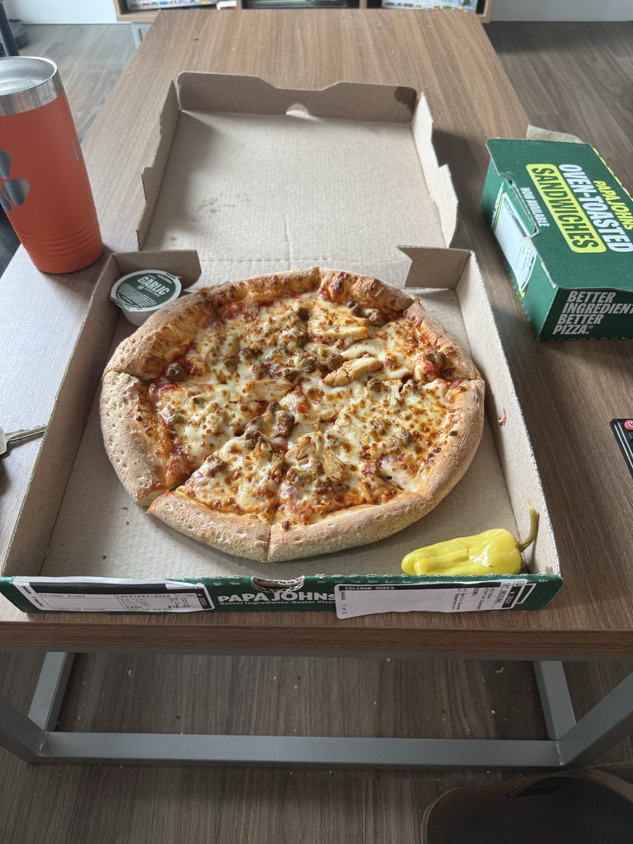 IvMike42609's tweet photo. Bombed two test, still no internships, got an MIP, absolutely nothing on the horizon. Anyways here’s a pizza from papa John’s #chudmaxxing https://t.co/orfGS3MusS