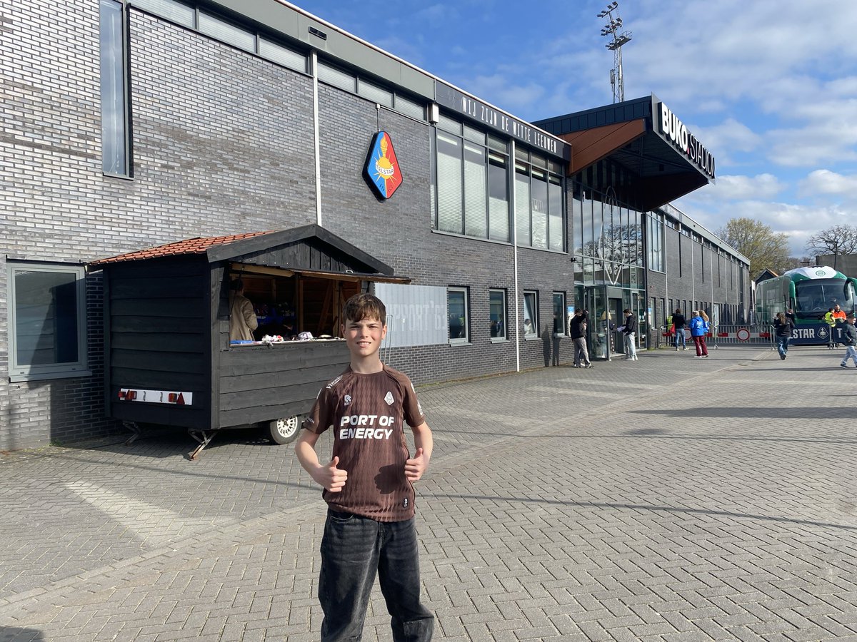 Milton_Pus's tweet image. 🙌 | Voor @NHSport_ aanwezig bij de wedstrijd tussen Telstar en FC Groningen. Held van de dag? De elfjarige Sieb uit Limburg, die zijn debuut maakt. #telgro