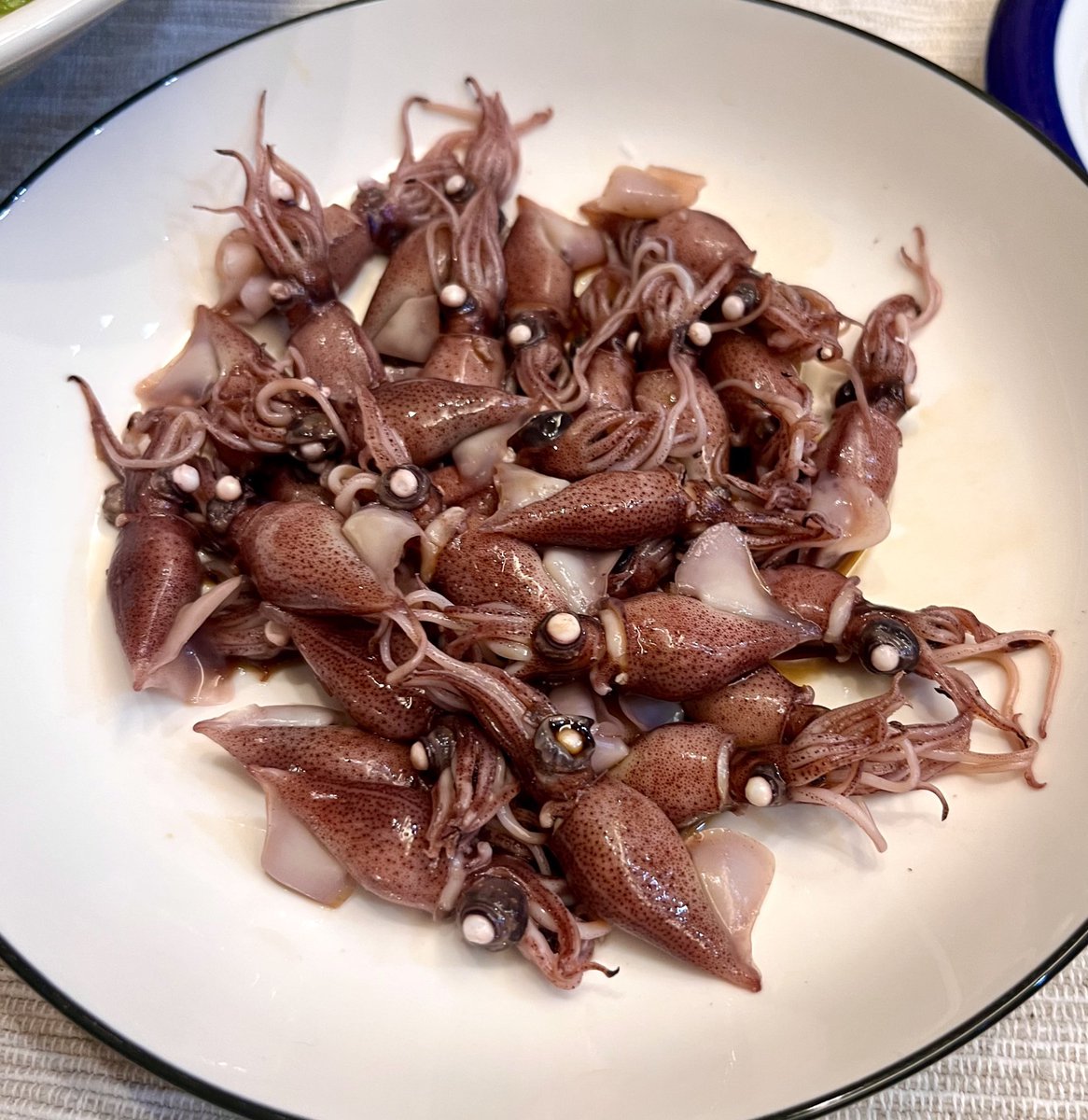 ホタルイカが好きすぎて毎週食べてる。
最近知った、スーパーで買ったボイルホタルイカを1分湯通しするとぷりぷりになる裏技はかなり使えました。 