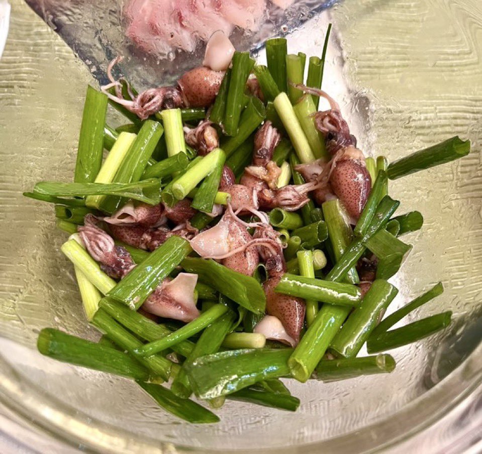 ホタルイカが好きすぎて毎週食べてる。
最近知った、スーパーで買ったボイルホタルイカを1分湯通しするとぷりぷりになる裏技はかなり使えました。 