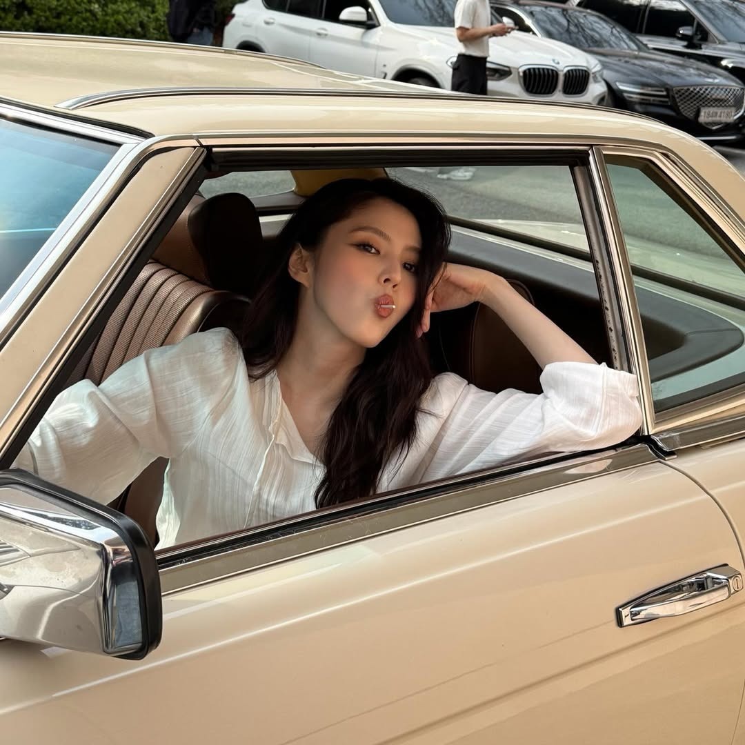 USE ' HEY / ✉️ ' - ENGLISH ONLY tweet media