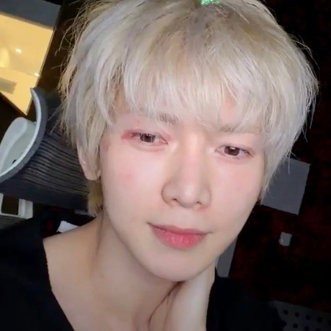 aris seeing ateez!! tweet media