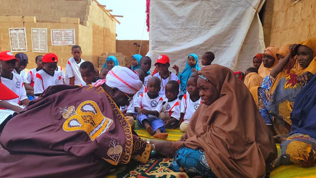 Maidiwanigroup's tweet photo. Alhamdu Lillahi. 
Shehu Isma’ila Umar Almaddah (Mai Diwani) Ya Gaisa da Yan'uwa Na Garin Mokwa akan Hanyarsu ta zuwa Maloko Jihar Kwara ilorin 
Yau Alhamis 02/04/2026 https://t.co/ukmW83kGcv