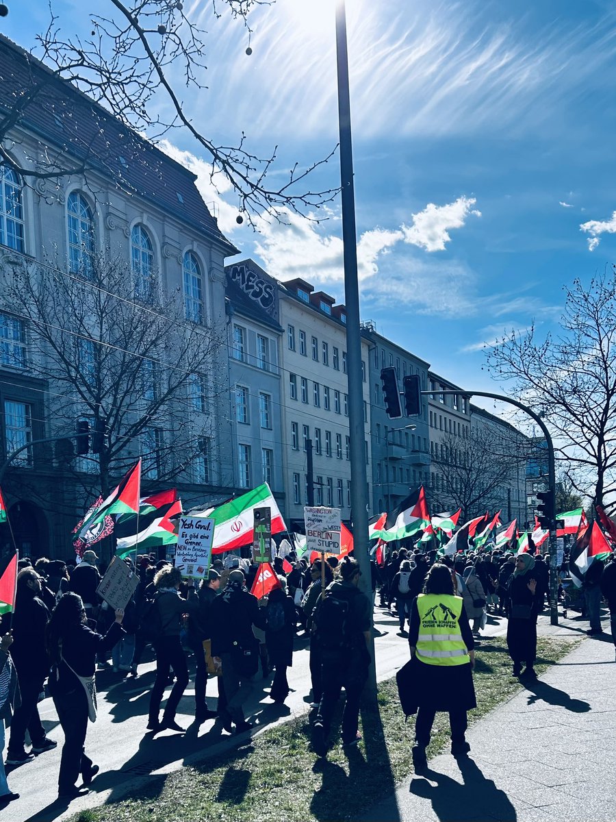 PreislerKa's tweet image. Dieser Karsamstag wird  wegen seiner Propaganda gegen #Israel und #Juden sowie wegen russischer Kriegsrhetorik in die Geschichte eingehen. #Berlin #b0404 war ein wenig wie ein FDJ-Treffen in der DDR. Ulrike Eifler hielt eine Rede. Genosse Putin wäre stolz.