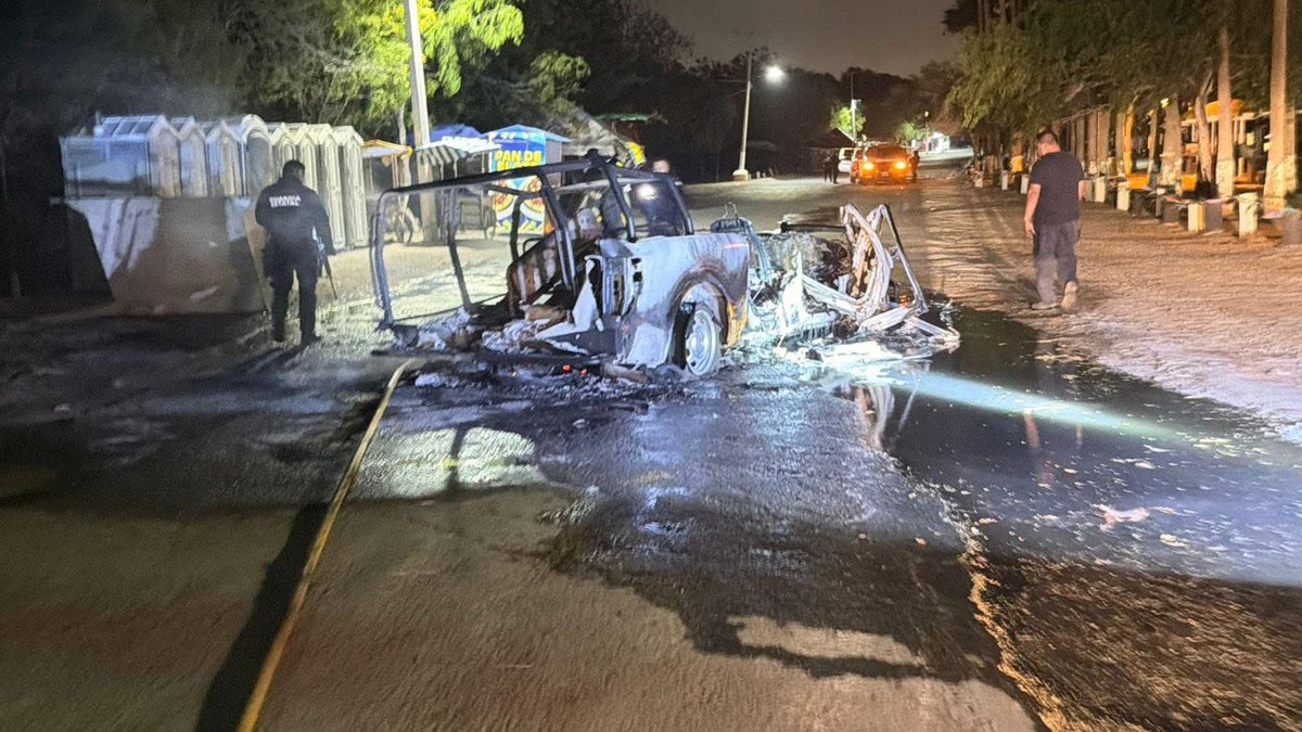 Pero dice el Gobernador de papel que Tamaulipas es el estado más seguro. 

Así quedó la patrulla de los policías de proximidad tras el ataque armado en Reynosa dentro de la Playita.