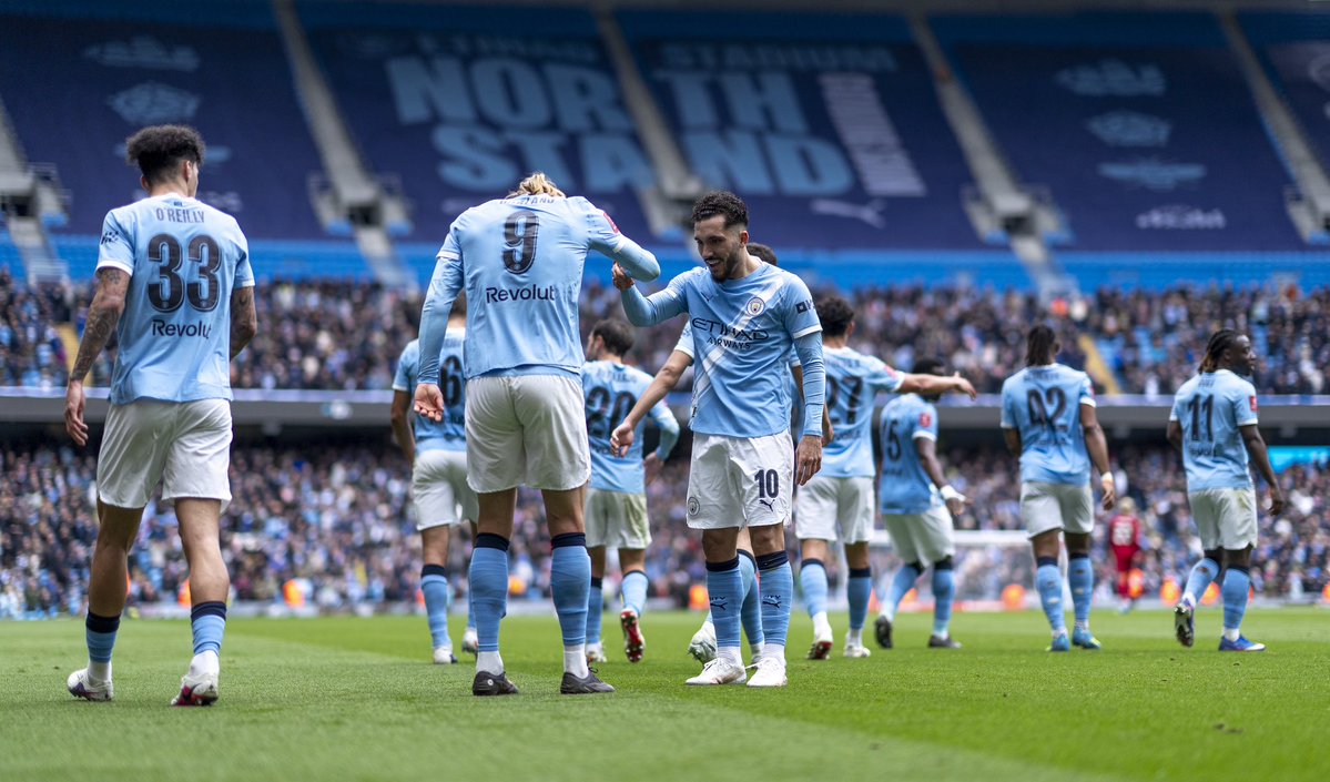 Rayan Cherki tweet media