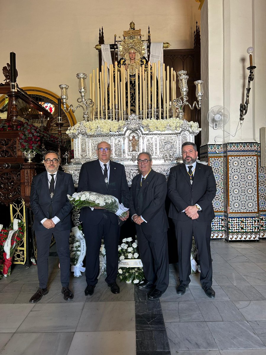 Deseamos a nuestros Hermanos de la Real Hermandad y Cofradía de Nazarenos del Santo Entierro de Nuestro Señor Jesucristo y María Santísima de las Angustias, una muy buena Estación de Penitencia.