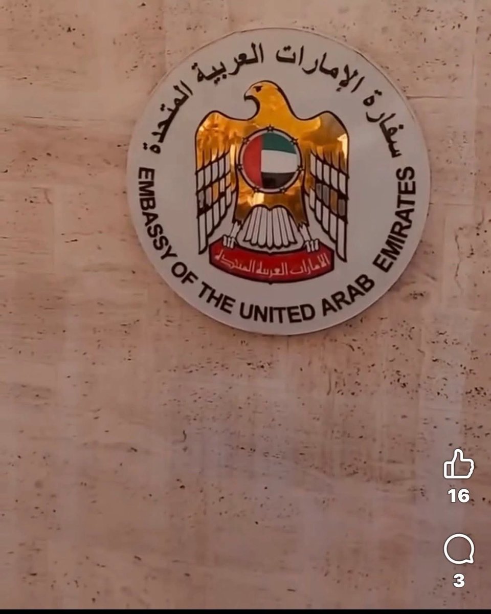 aabnour's tweet photo. كتب الصحفي علي طه : 
ما الذي يجري في سوريا أين الدولة أين وزارة الداخلية أين الأمن العام، كتائب جهادية تتكون هنا وهناك وتدعو لتحرير القدس ببنادق هوائية ، ورفع أعلام لفصائل متشددة ولحركة حماس في قلب دمشق وضواحيها جهارا نهارا وشتم لرموز دول مثل الأردن والإمارات مايجري مسيء لسوريا الجديدة والتعدي على سفارات الدول والسماح باستباحتها وربما نهبها وتخريبها أسلوب قديم مستهجن مارسه نظام بشار الأسد مع عدد من السفارات الأجنبية عندما كان يعجز عن مواجهتها رسميا ....بينكم وبين الإمارات إشكالات تحل عبر وزارة الخارجية وبالطرق الدبلوماسية ، دور الدول تأمين سفارات الدول والعاملين فيها ،أما الطرق الهمجيه المبتذلة والسماح للرعاع باستباحة مقار سفارات وبعثات الدول فهو أسلوب مبتذل مرفوض 
لا نرضاه لسوريا الجديدة التي نحبها ونحترمها. 
#سوريا 
#الإمارات 
#الرئيس_أحمد_الشرع 
#وزارة_الخارجية_السورية 
#الأمن_العام